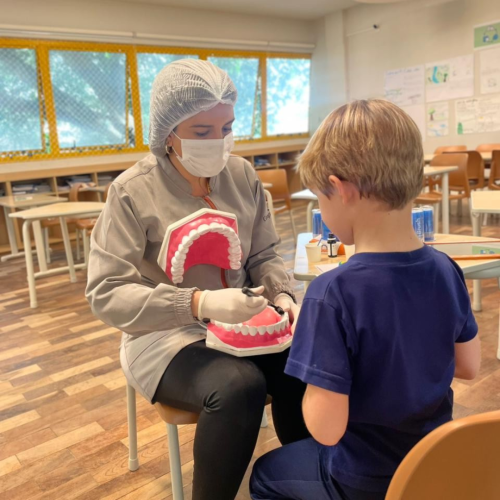 Letramento em saúde bucal nas escolas de Curitiba: CenpreOrto leva educação e encantamento às crianças